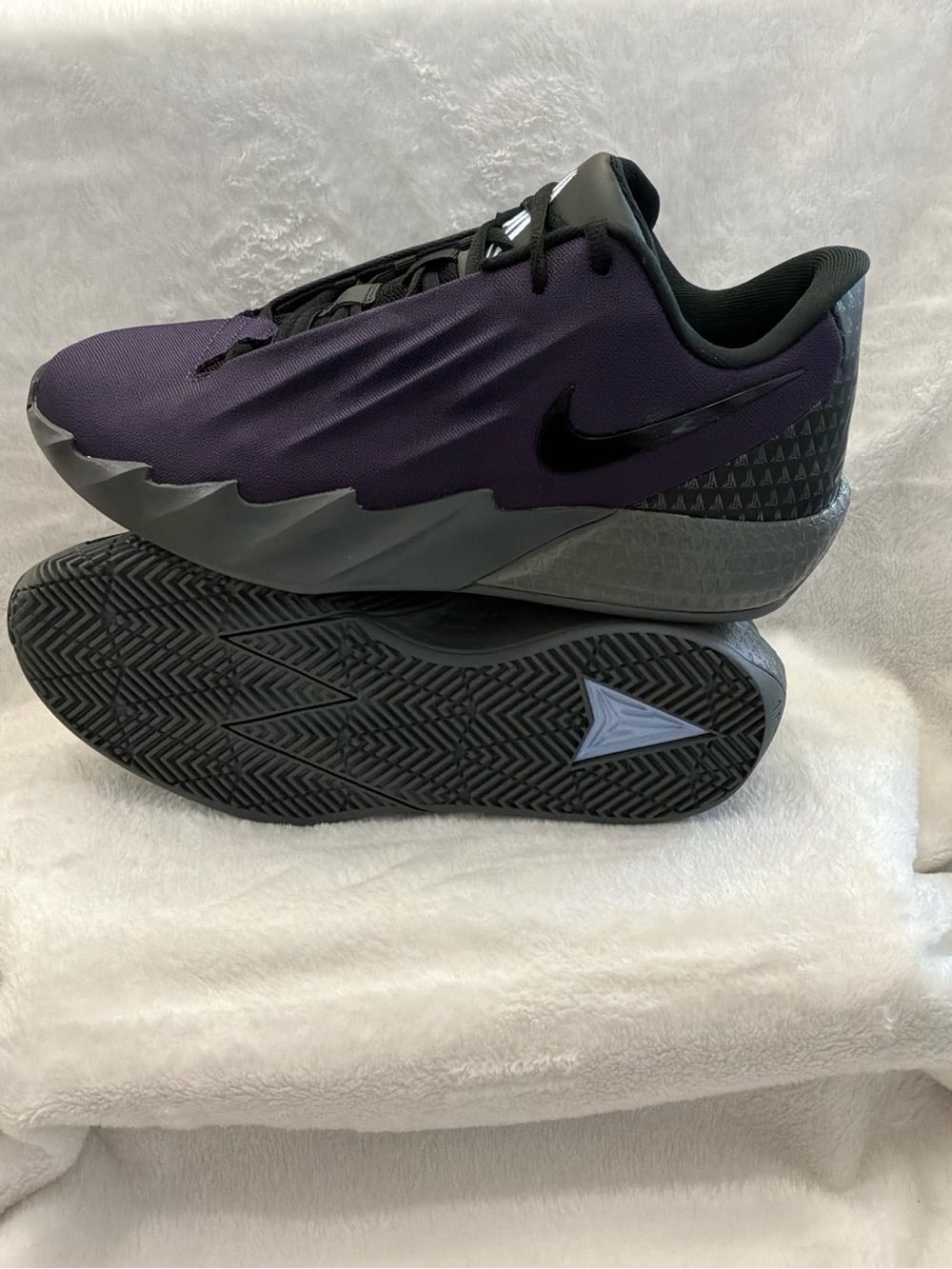 Nike Ja Twelve Time Nightmare Men’s size 9 Woman’s Size 10